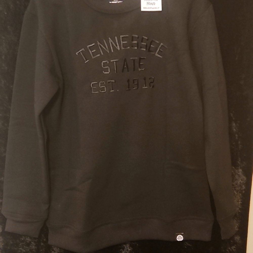 Nashville Tennessee Arched Text Black w Distress Black Print Sweatshirt￼￼